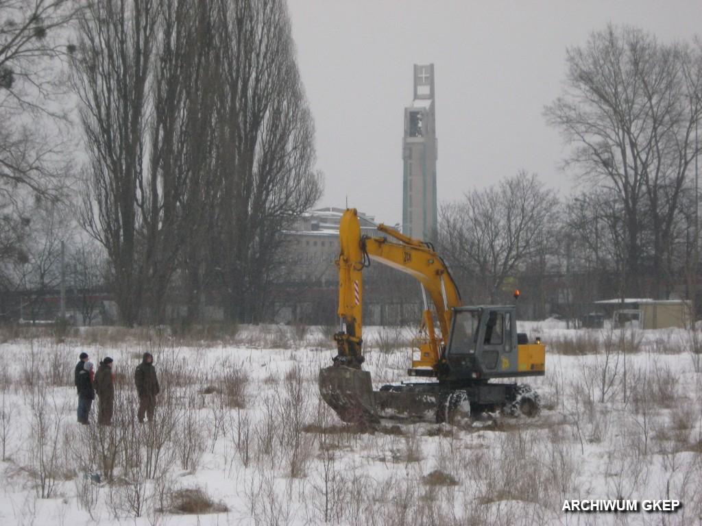 Ciężki sprzęt umożliwił rozpoznanie trudno dostępnych miejsc.